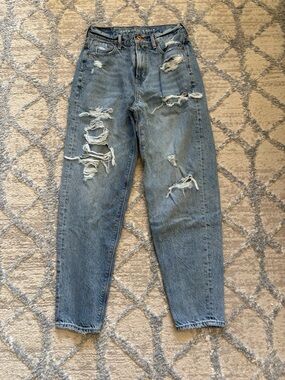 American eagle Ripped High-Waist Mom Jeans in Light Blue size 0